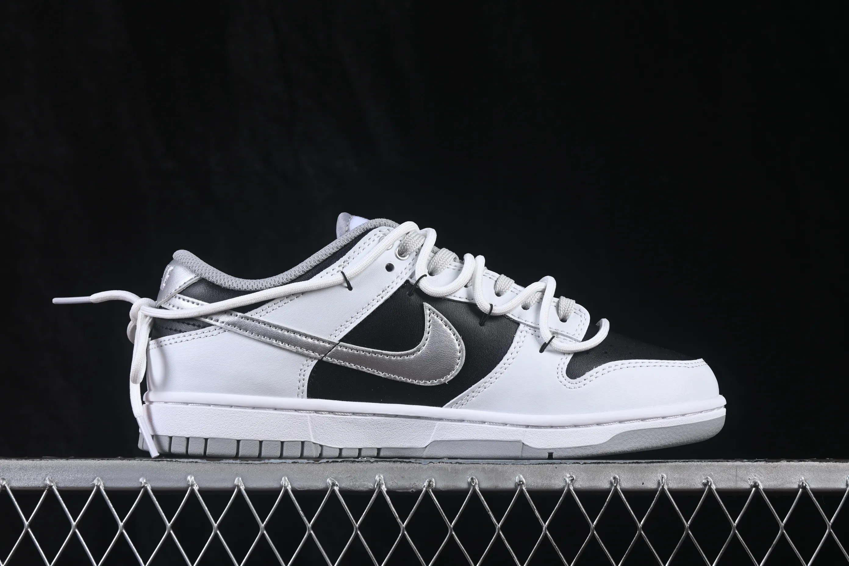 All categories Nk SB Dunk Series Nk SB Dunk Low High-end customized low-top sneakers Nike SB Dunk Low straps low-top casual sneakers HF5441-105